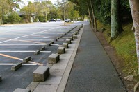 Medium_02　駐車場から建物まで